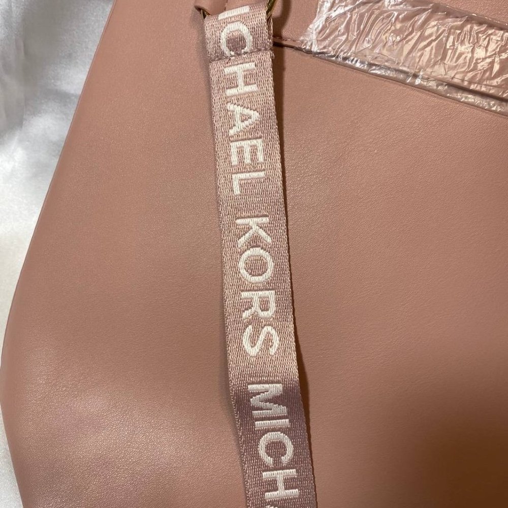 MICHAEL KORS Tote in Blush - Picture 5 of 11